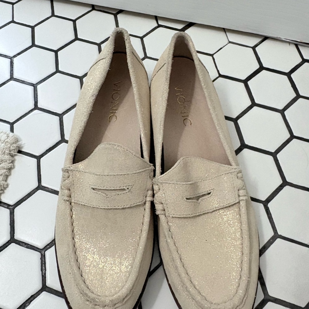 Vionic Women's Sparkling Beige Loafers